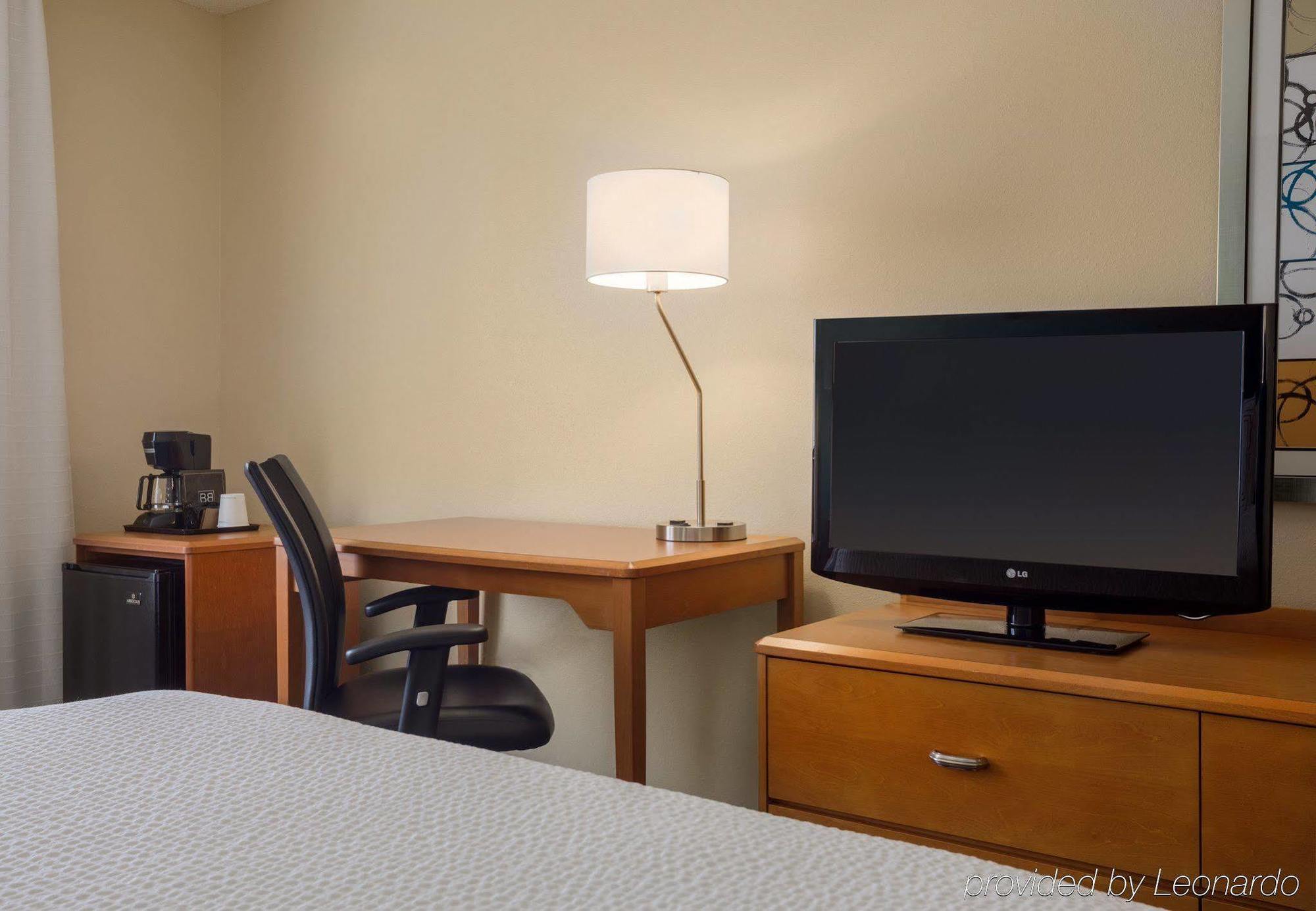 Comfort & Hotel Texas City
