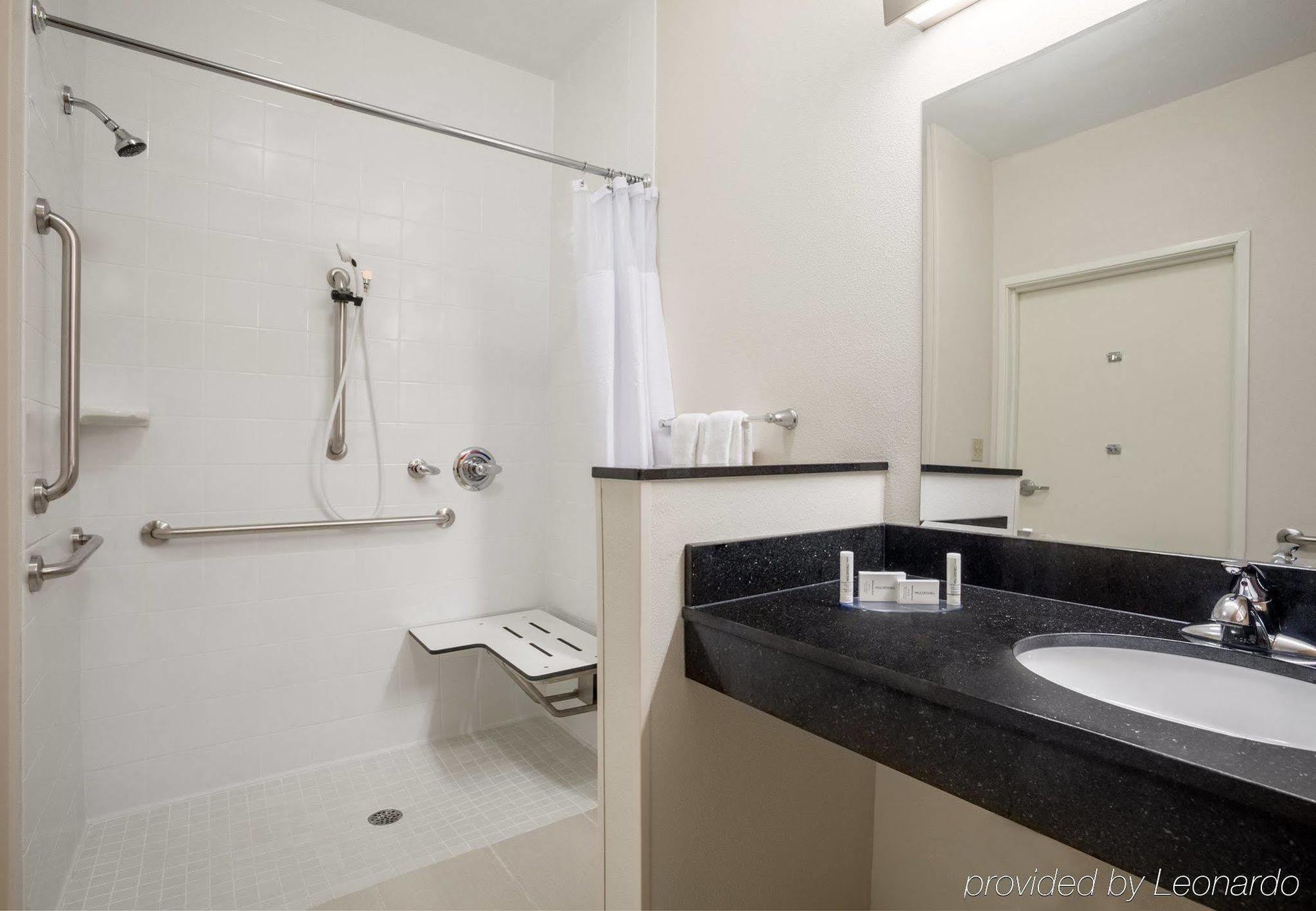 Comfort & Hotel Texas City